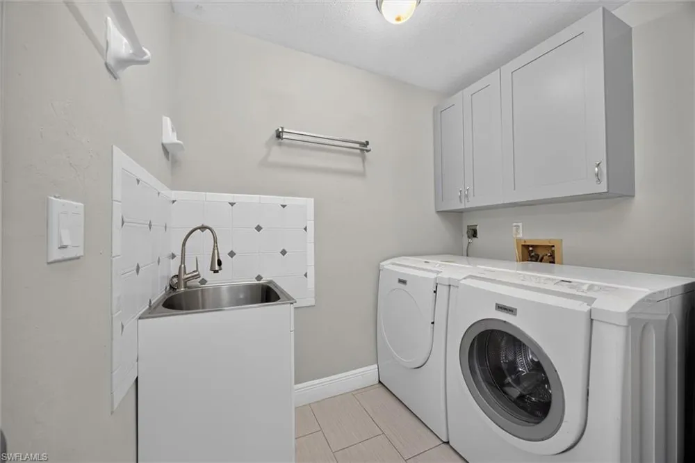 305 SE 27th Terrace Cape Coral, FL 33904