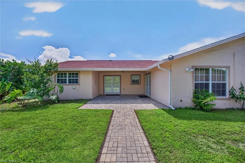 305 SE 27th Terrace Cape Coral, FL 33904