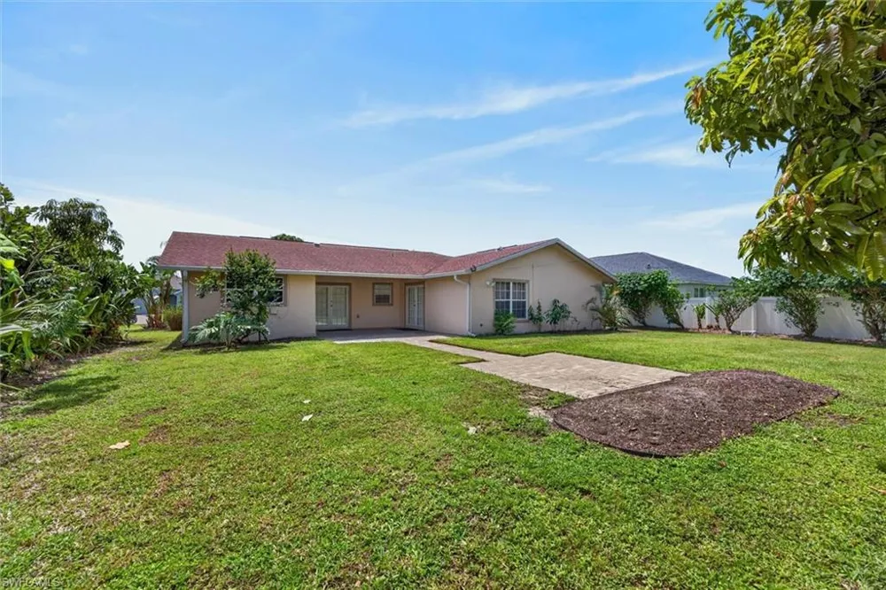 305 SE 27th Terrace Cape Coral, FL 33904