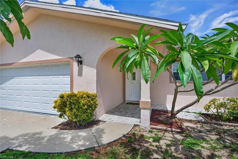 305 SE 27th Terrace Cape Coral, FL 33904