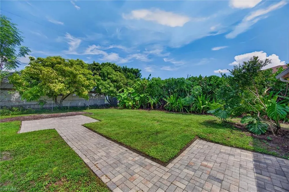 305 SE 27th Terrace Cape Coral, FL 33904