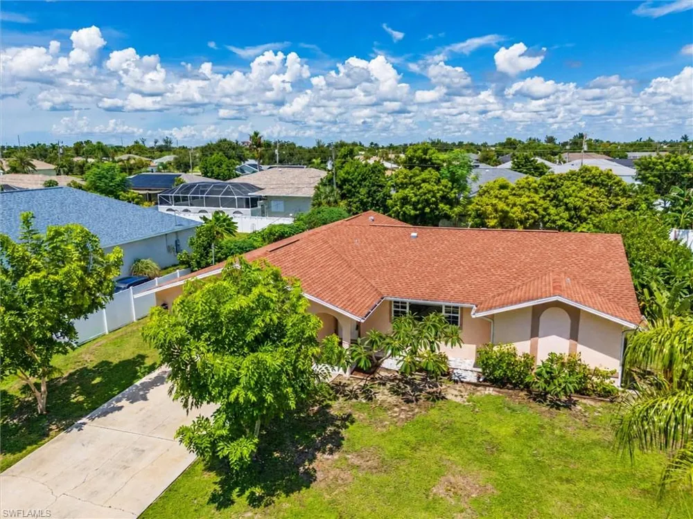 305 SE 27th Terrace Cape Coral, FL 33904