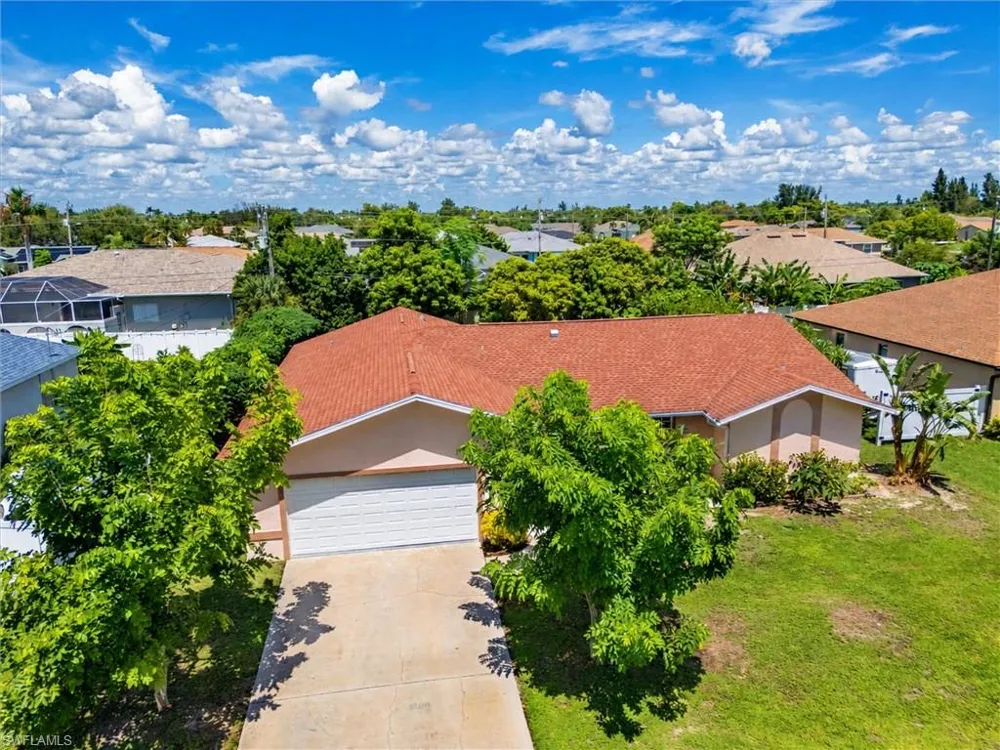 305 SE 27th Terrace Cape Coral, FL 33904
