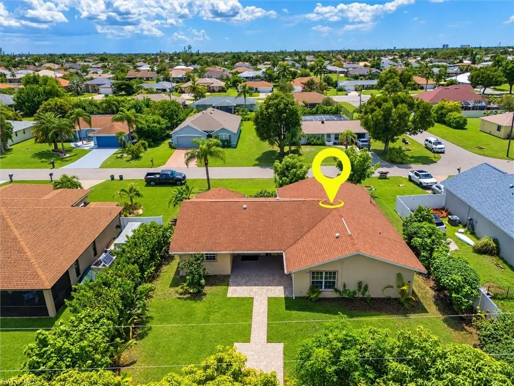 305 SE 27th Terrace Cape Coral, FL 33904