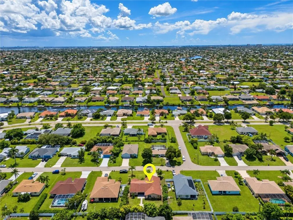 305 SE 27th Terrace Cape Coral, FL 33904