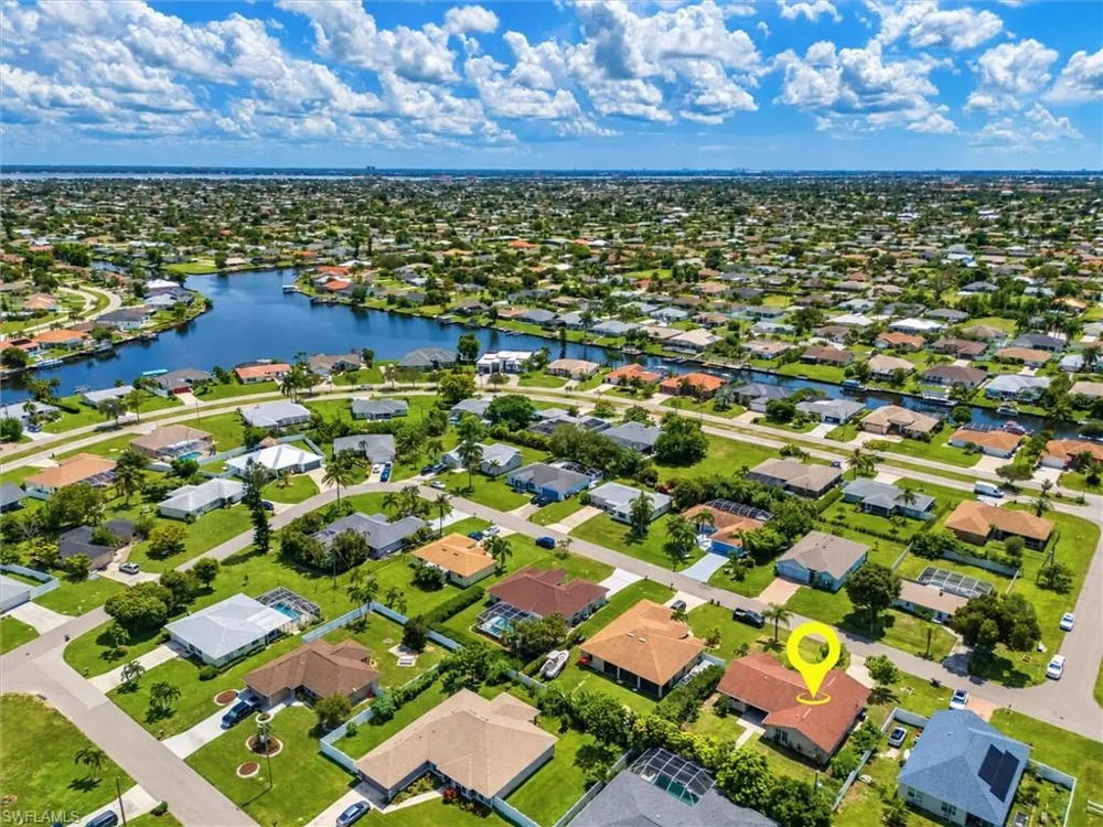 305 SE 27th Terrace Cape Coral, FL 33904