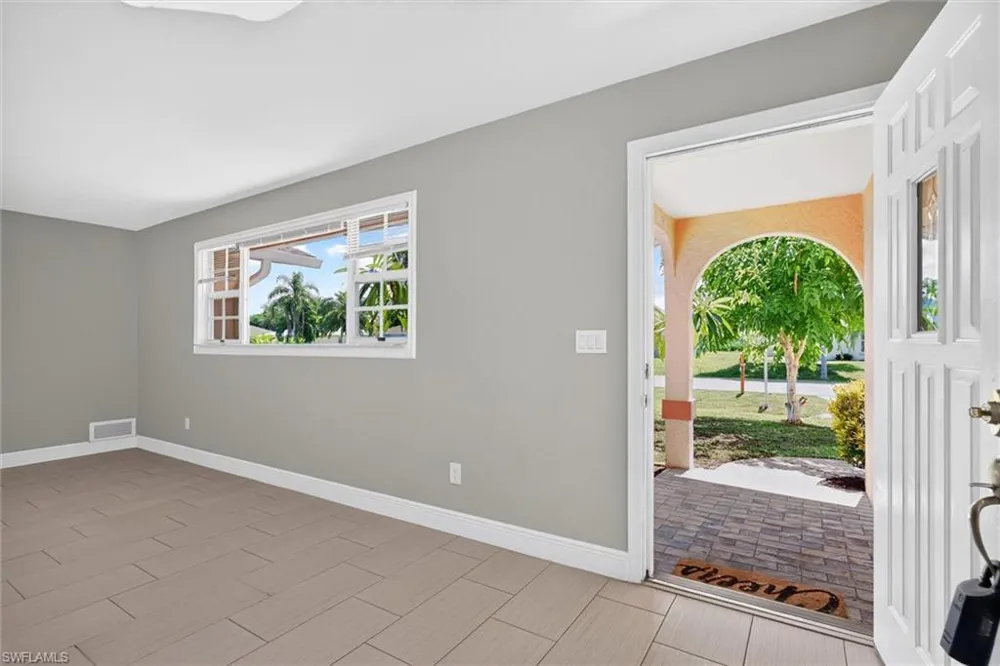 305 SE 27th Terrace Cape Coral, FL 33904