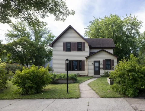 113 W Bancroft Avenue