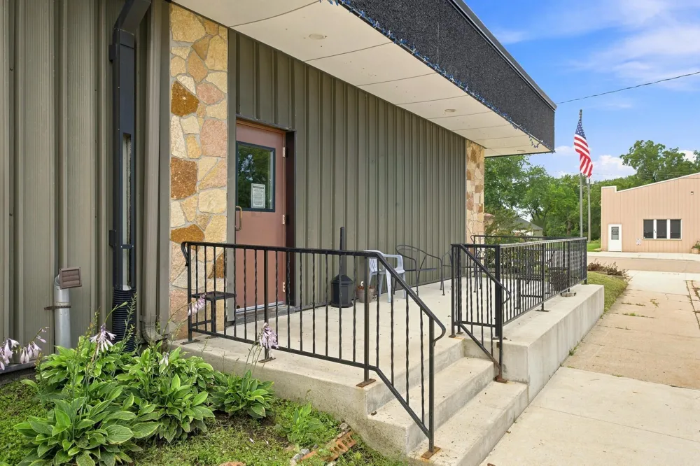 65 Main Street Easton, MN 56025