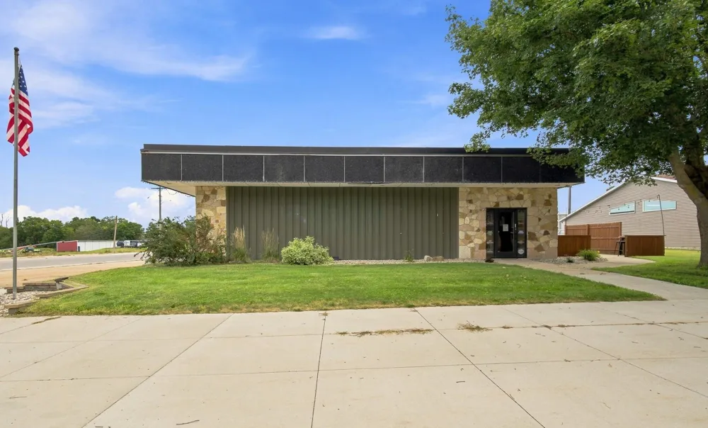65 Main Street Easton, MN 56025