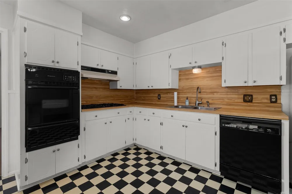 1503 Teresa Place Bossier City, LA 71112