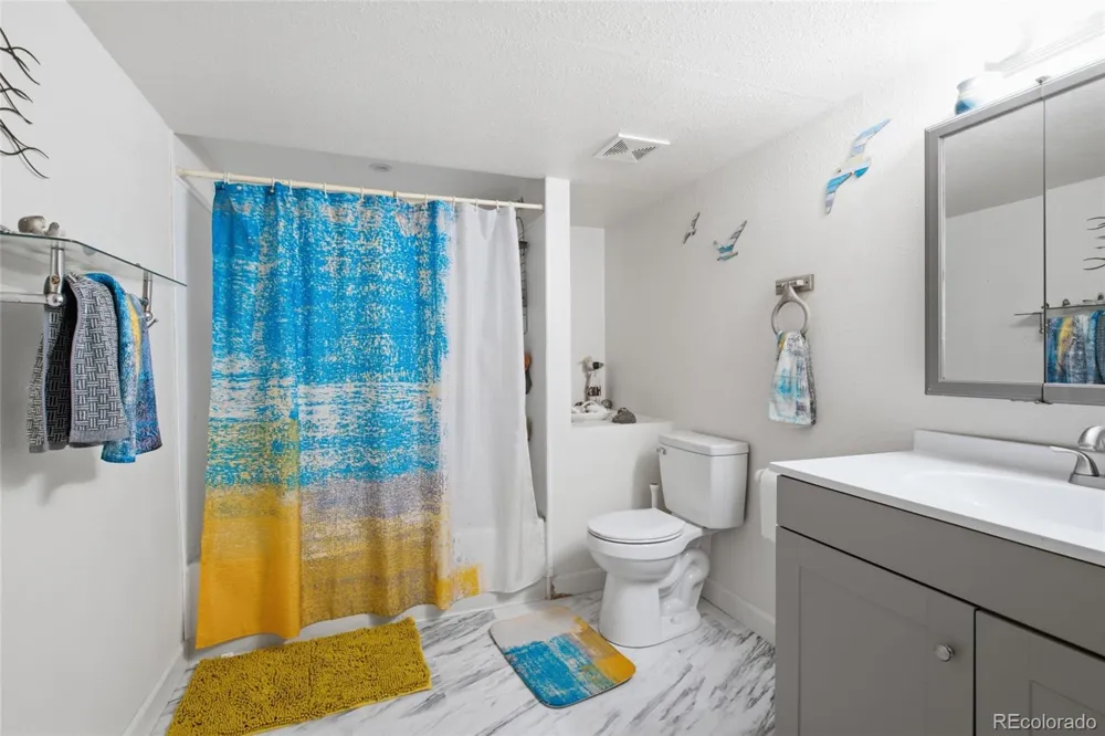 4120 S Laredo Way Aurora, CO 80013