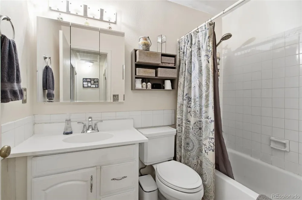 4120 S Laredo Way Aurora, CO 80013