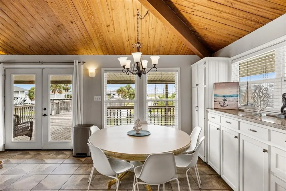 3719 Brewster Key Galveston, TX 77554