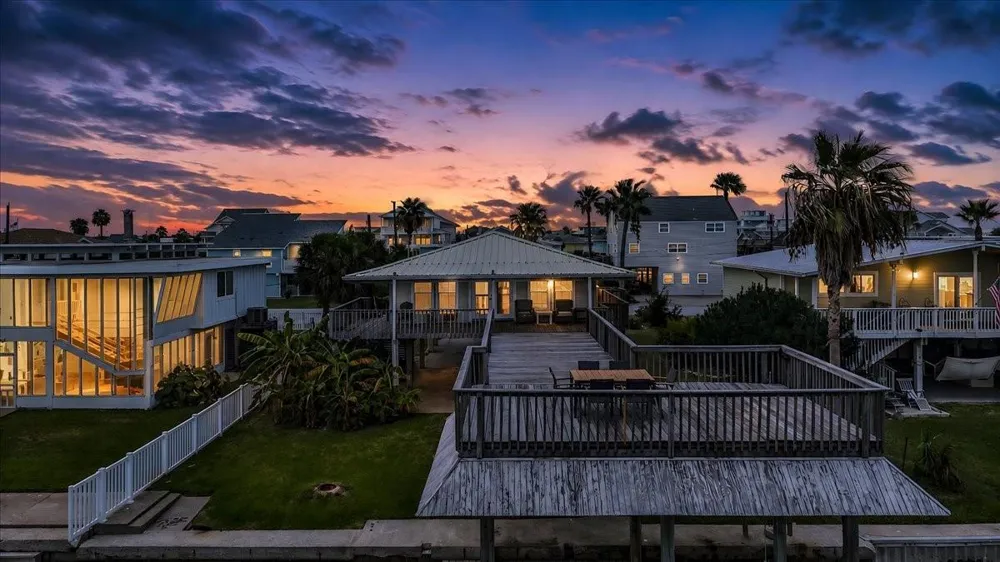 3719 Brewster Key Galveston, TX 77554