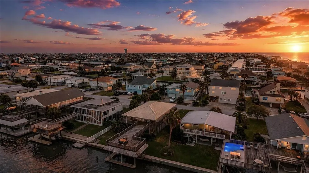 3719 Brewster Key Galveston, TX 77554