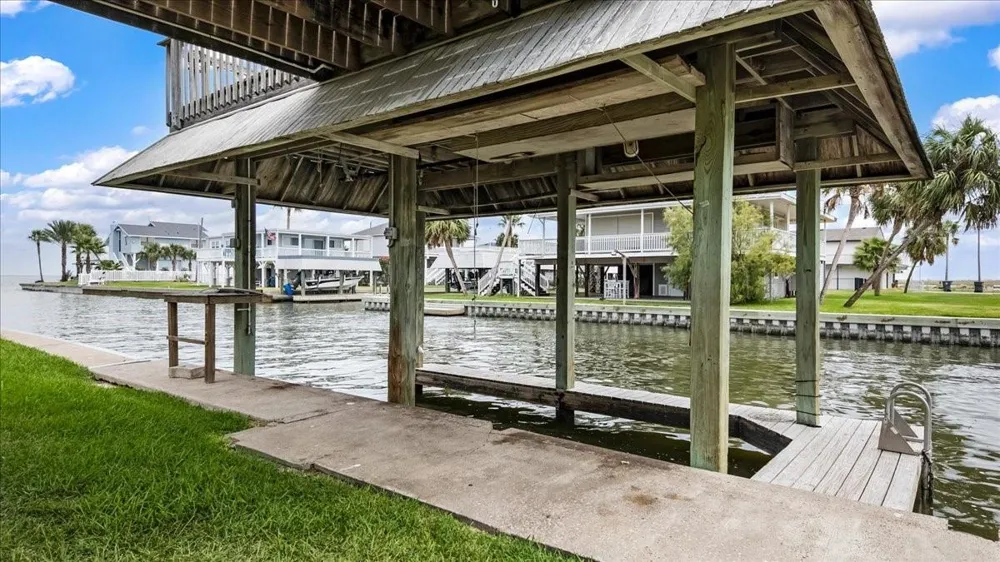 3719 Brewster Key Galveston, TX 77554