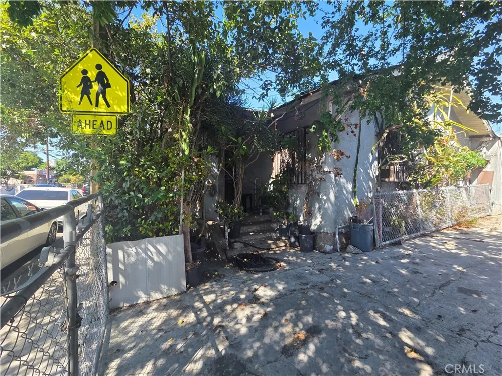 7500 Crockett Los Angeles, CA 90001