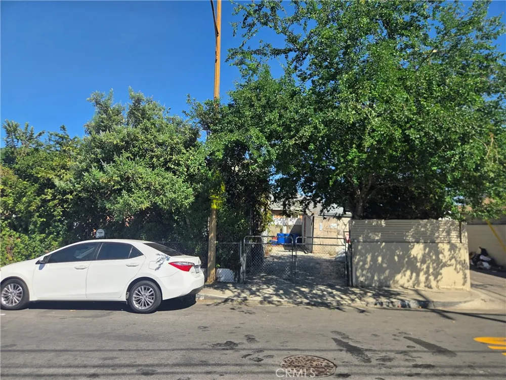 7500 Crockett Los Angeles, CA 90001