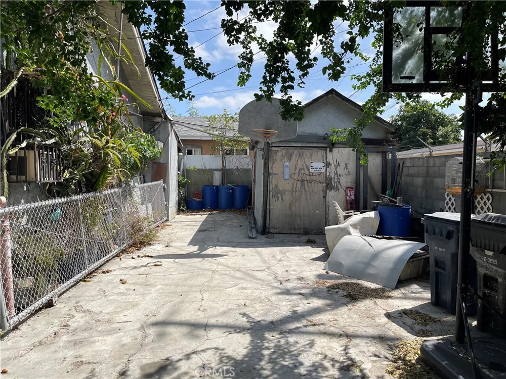 7500 Crockett Los Angeles, CA 90001