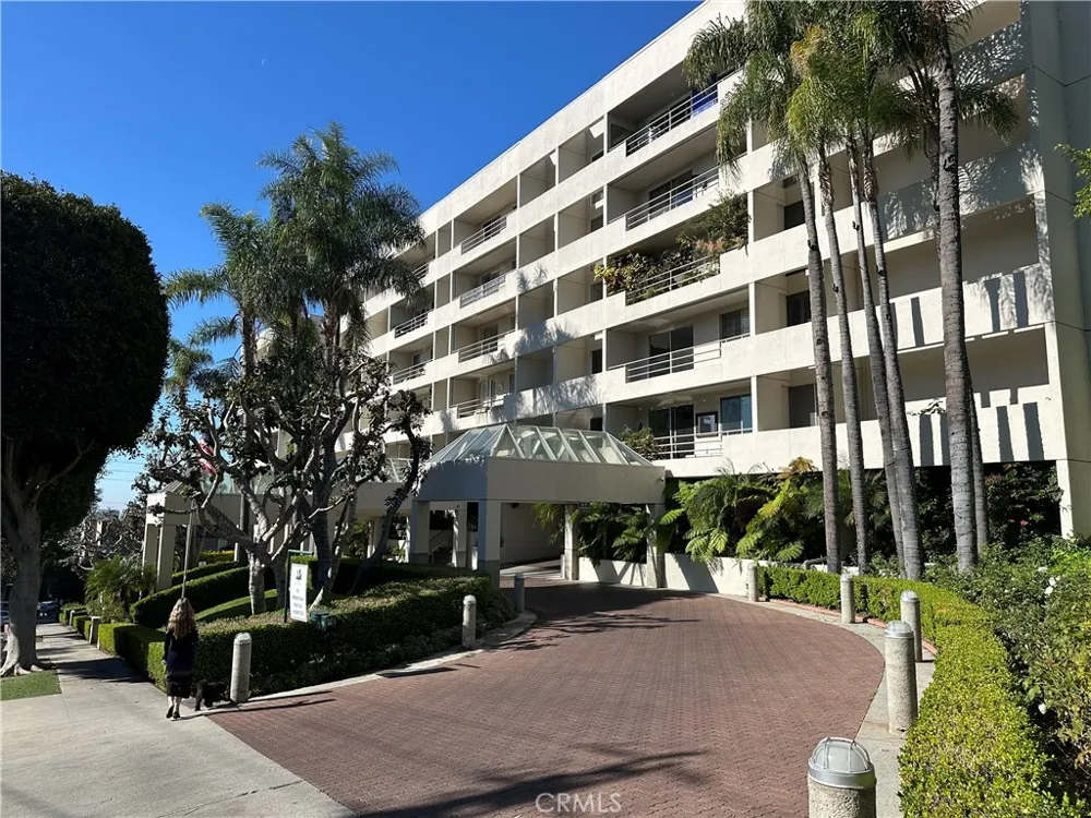 1131 Alta Loma Road #232 West Hollywood, CA 90069