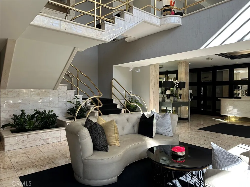 1131 Alta Loma Road #232 West Hollywood, CA 90069