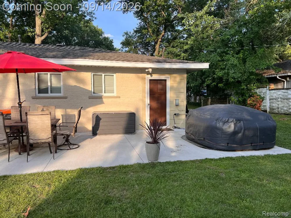 1615 Ladd Road Wolverine Lake Village, MI 48390