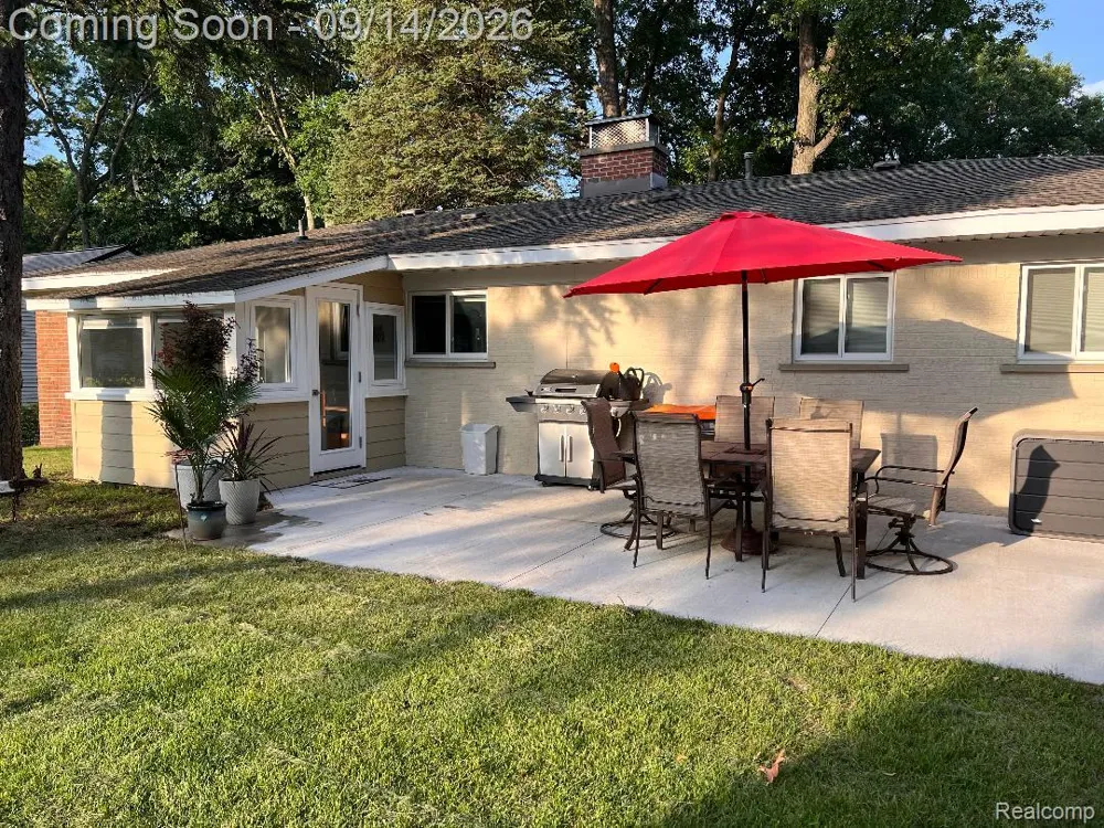 1615 Ladd Road Wolverine Lake Village, MI 48390