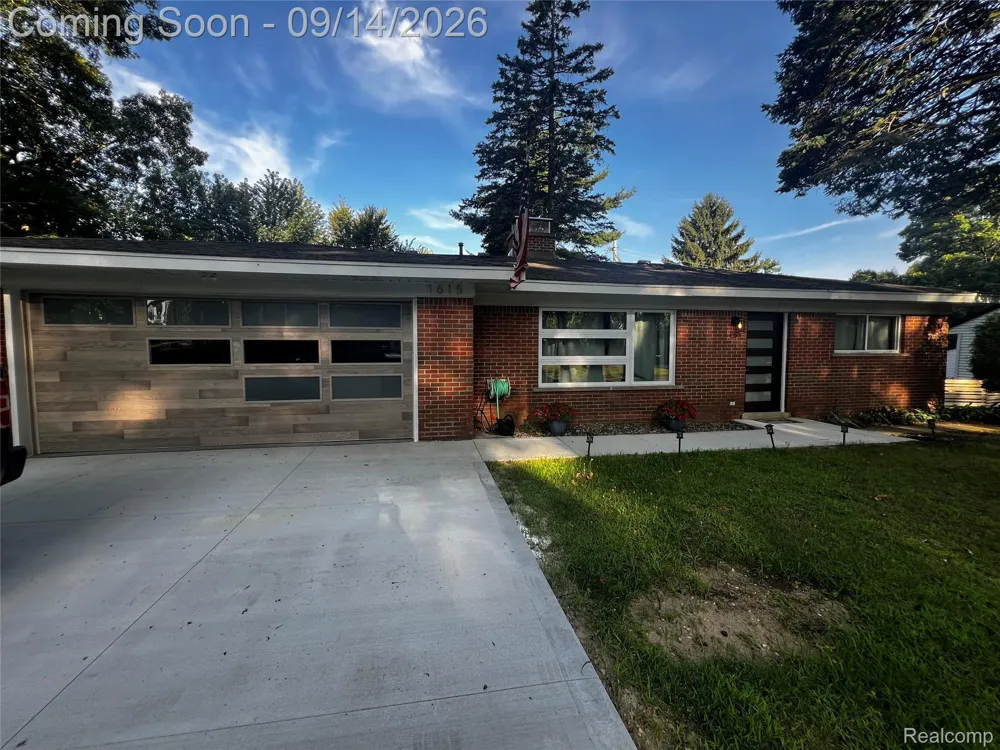 1615 Ladd Road Wolverine Lake Village, MI 48390