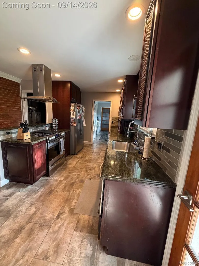 1615 Ladd Road Wolverine Lake Village, MI 48390