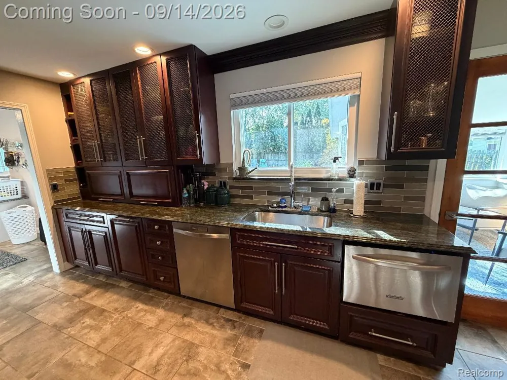 1615 Ladd Road Wolverine Lake Village, MI 48390
