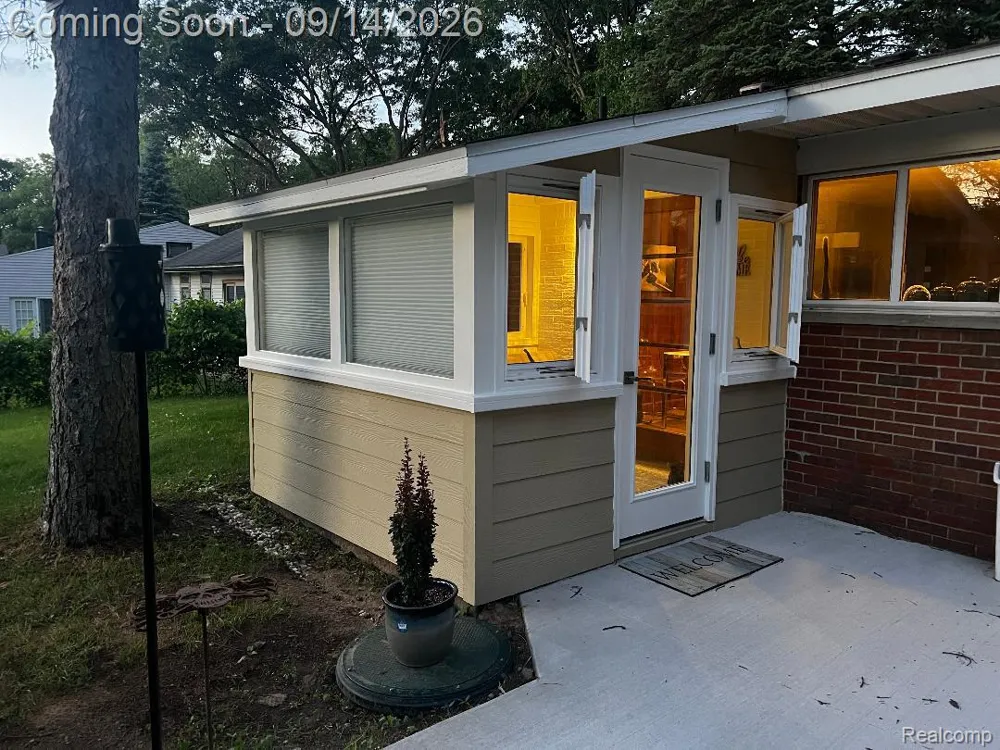 1615 Ladd Road Wolverine Lake Village, MI 48390