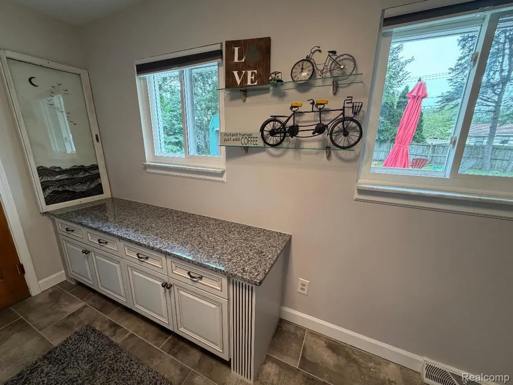 1615 Ladd Road Wolverine Lake Village, MI 48390