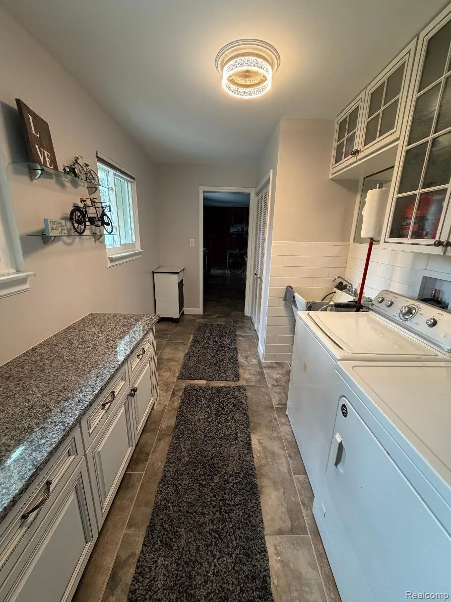 1615 Ladd Road Wolverine Lake Village, MI 48390