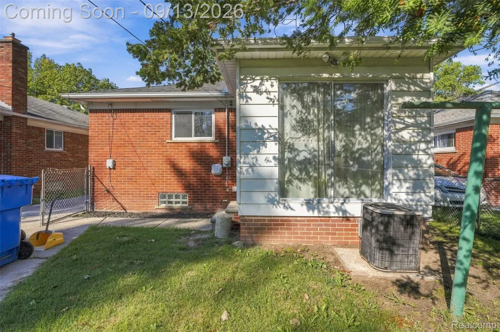 8300 Virgil Street Dearborn Heights City, MI 48127