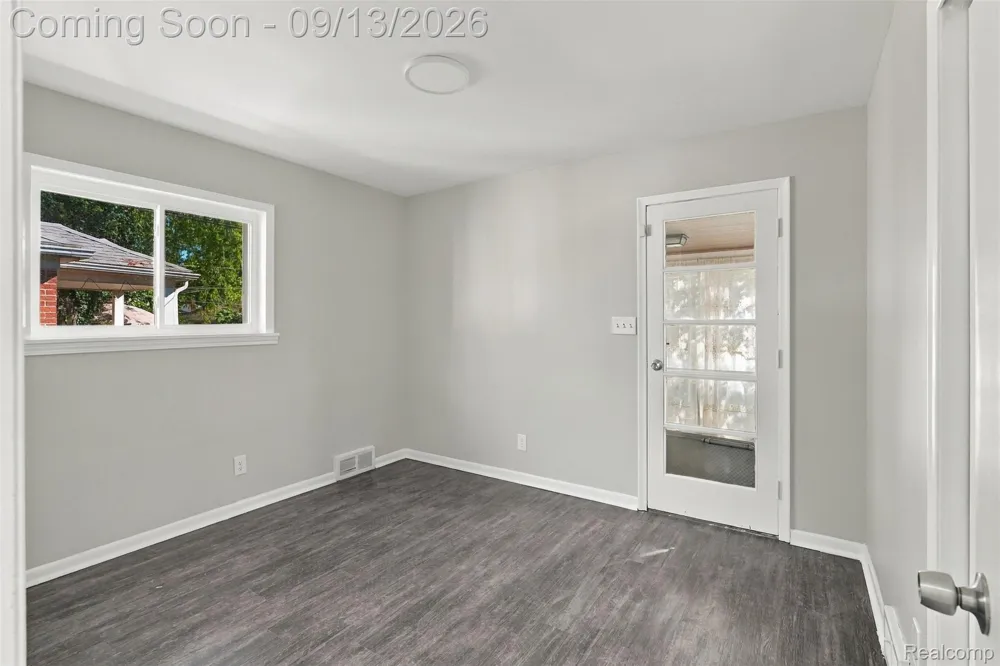 8300 Virgil Street Dearborn Heights City, MI 48127