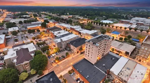 201 W Main Avenue