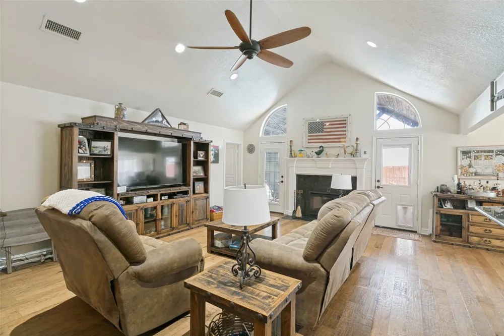 101 Shady Valley Circle Weatherford, TX 76086