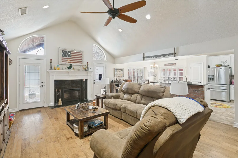 101 Shady Valley Circle Weatherford, TX 76086
