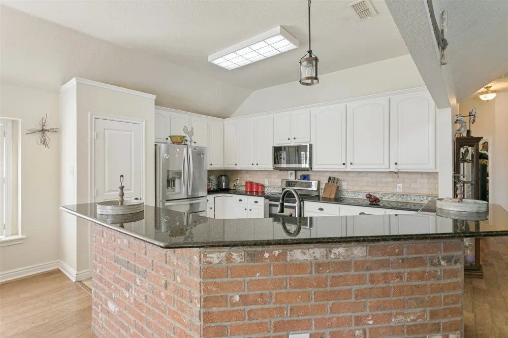 101 Shady Valley Circle Weatherford, TX 76086