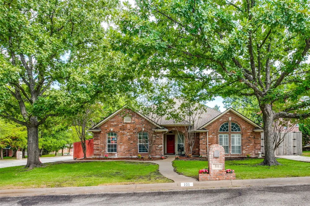101 Shady Valley Circle Weatherford, TX 76086