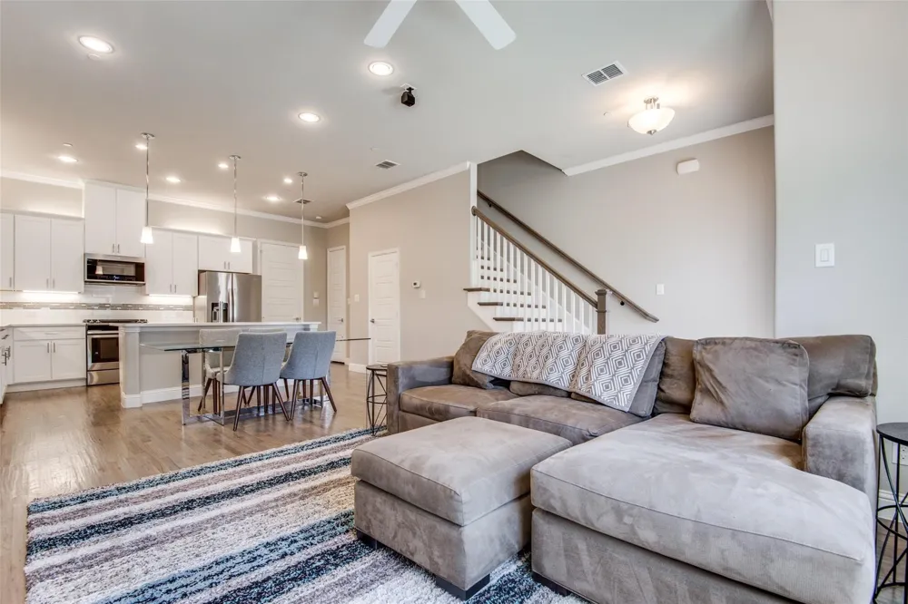 2821 Lindale Drive Carrollton, TX 75010