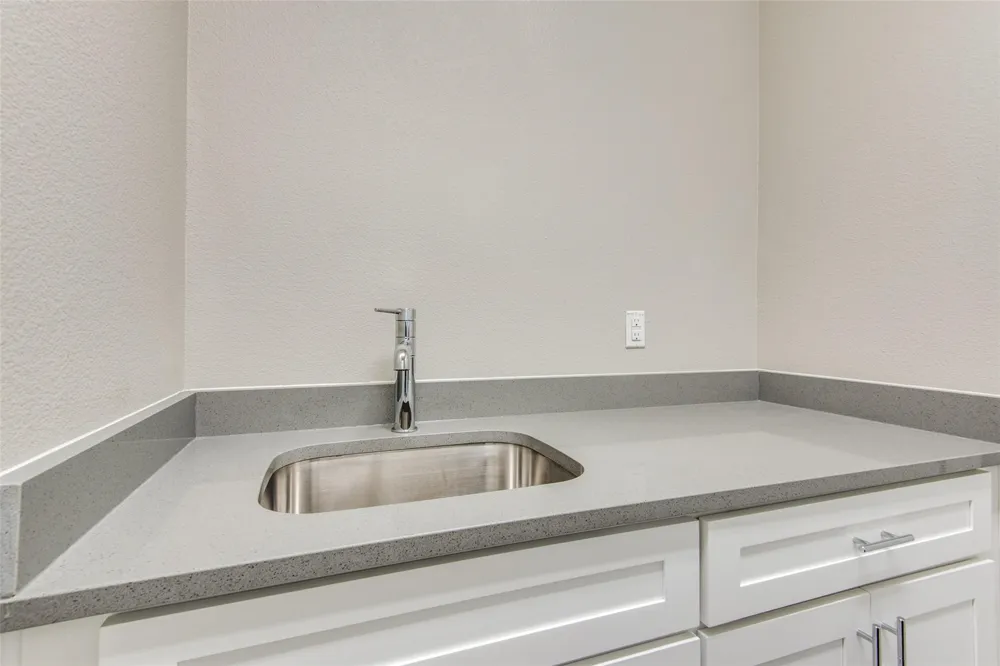 2821 Lindale Drive Carrollton, TX 75010