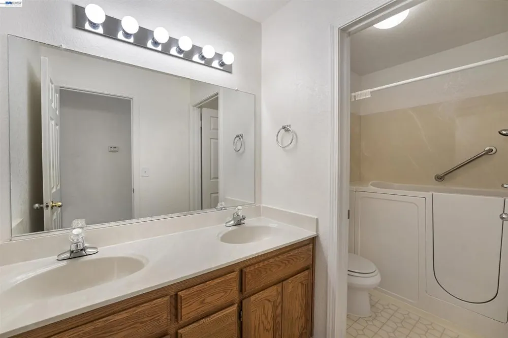 534 Reisling Ct Manteca, CA 95337