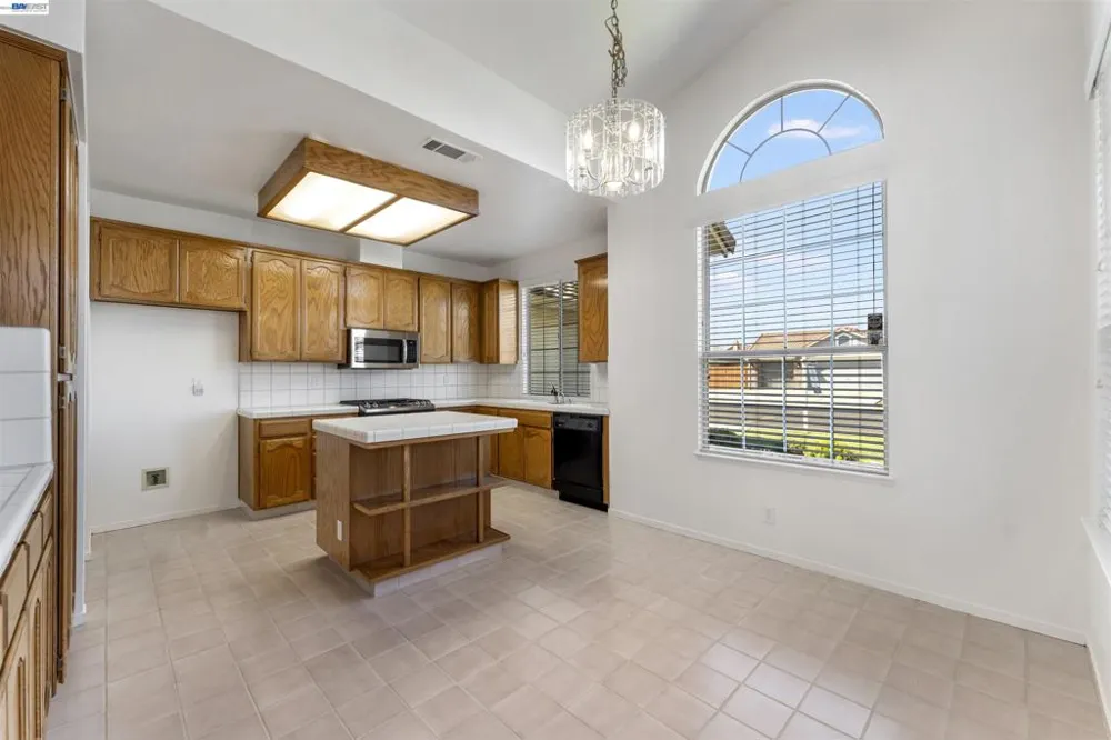 534 Reisling Ct Manteca, CA 95337