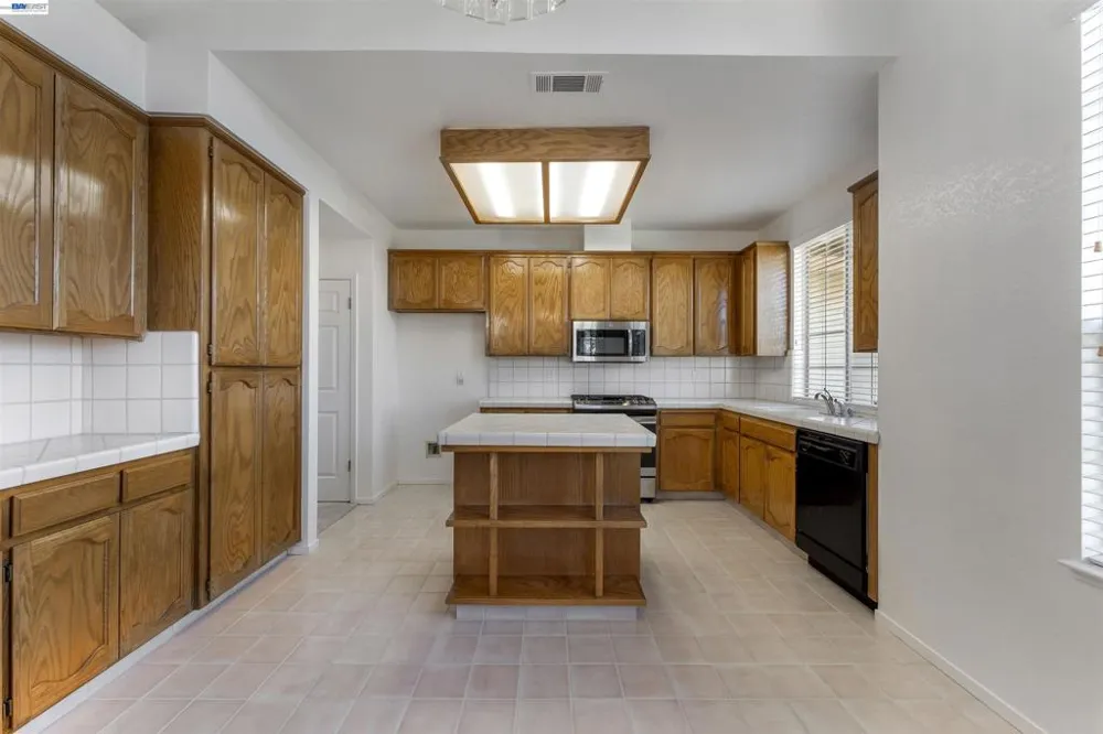 534 Reisling Ct Manteca, CA 95337