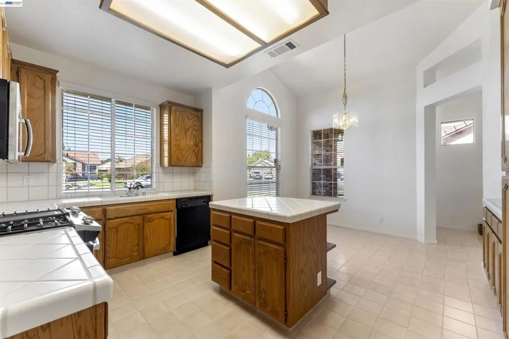 534 Reisling Ct Manteca, CA 95337