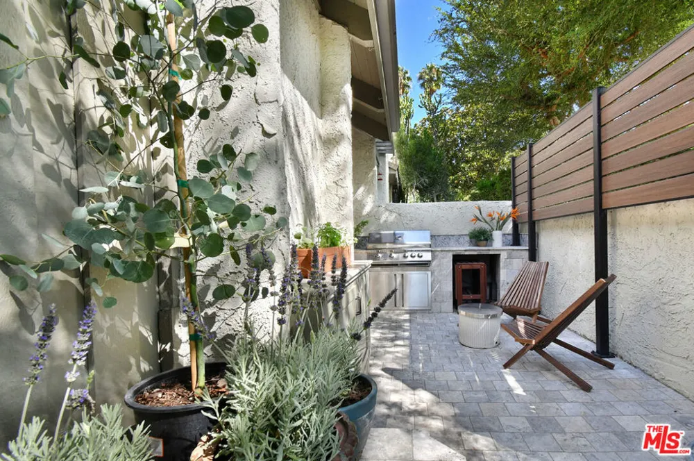 4241 Colfax Avenue #J Los Angeles, CA 91604