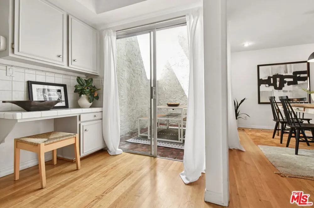 4241 Colfax Avenue #J Los Angeles, CA 91604