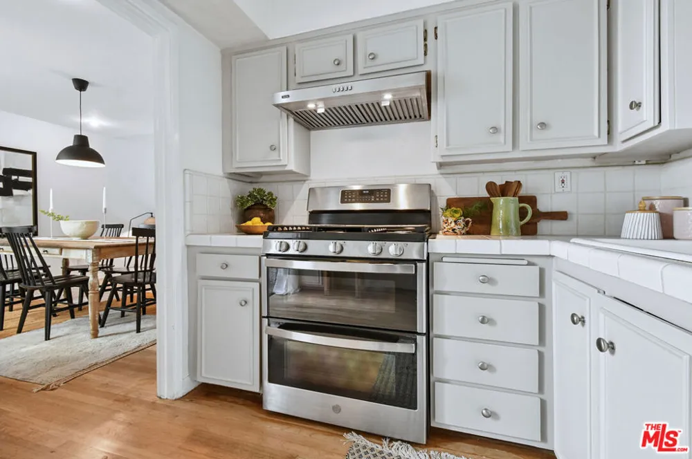 4241 Colfax Avenue #J Los Angeles, CA 91604